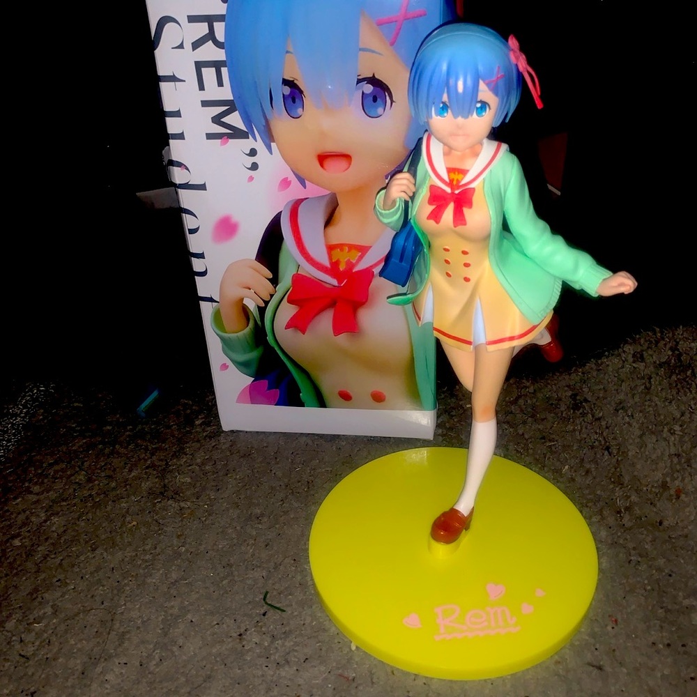 10.5 “ tall authentic REM School Girl Scale with box she’s in perfect condition